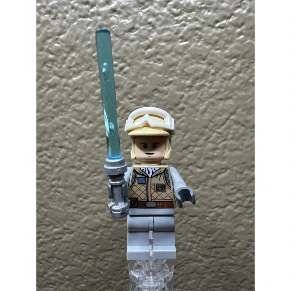 LEGO Star Wars Luke Skywalker Hoth Minifigure Blue Lightsaber sw0263